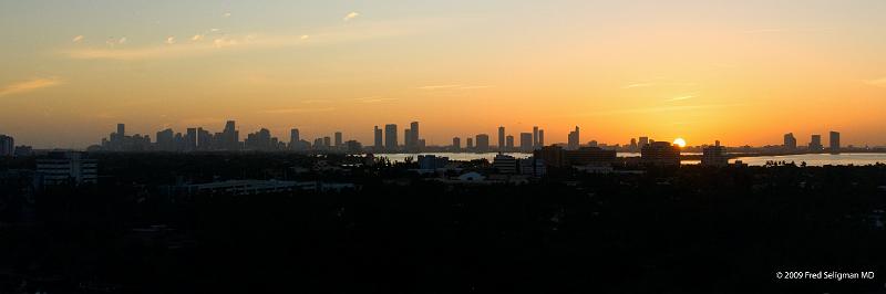20090211_201428 D200 P2 3900x1300 srgb.jpg - Views of downtown Miami from hotel